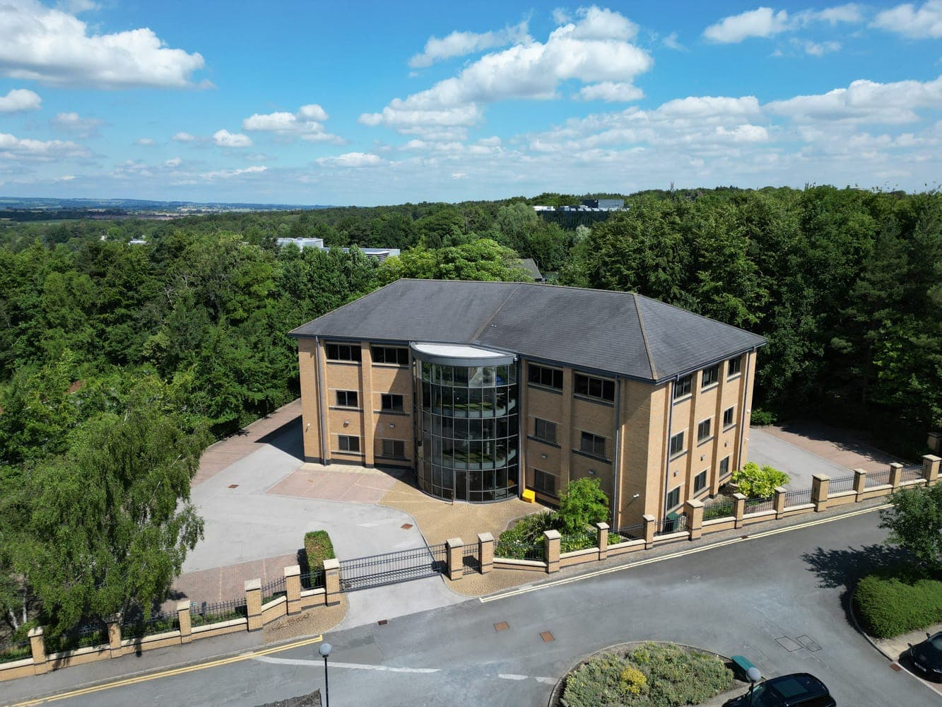 Fox Lloyd Jones facilitates commercial property sale to Apollo Capital Group
