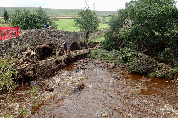 Manufacturer offers flood defence support