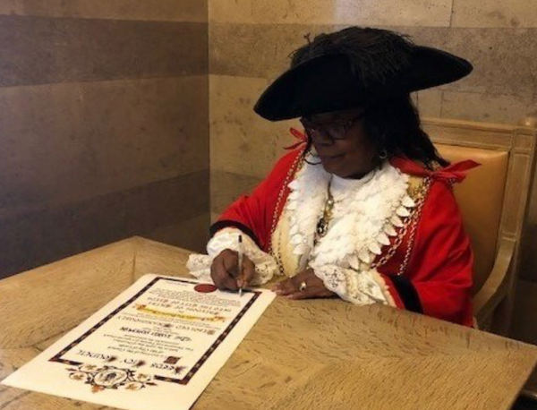 Parachute regiment recognised with city's highest honour