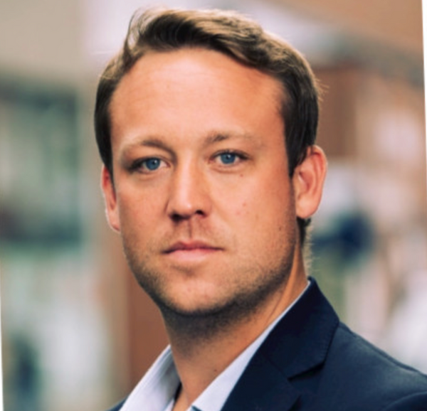 Commercial consulting firm helps land five-figure contract for social media marketing agency