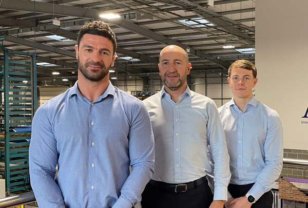 Business donates 20k to Leeds Rhinos legend Kevin Sinfield OBE as he runs 7 marathons