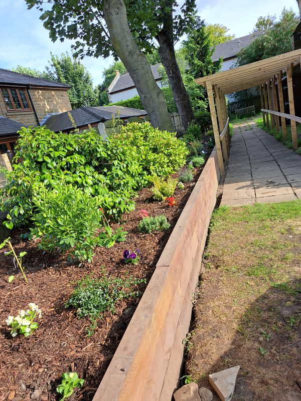 House builder donates plants to Parish Church for Carlton