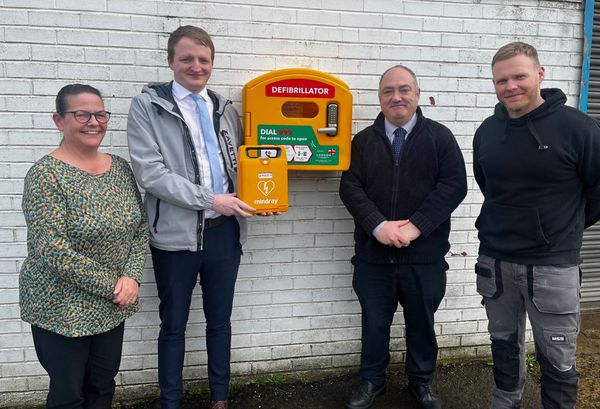 MANUFACTURER DONATES DEFIBRILLATOR TO LOCAL COMMUNITY